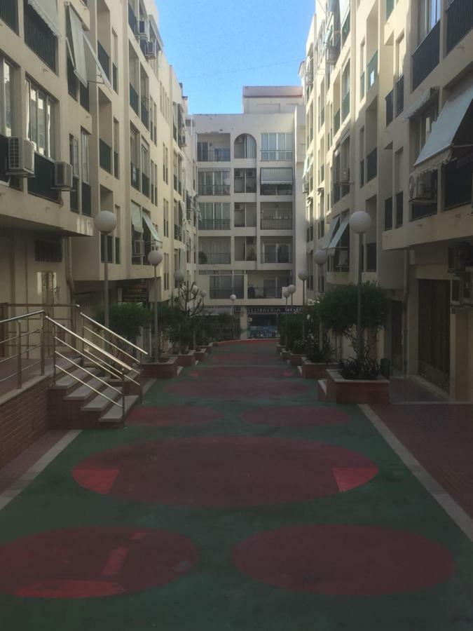 Apartamento Turistico Loyola Benidorm Bagian luar foto